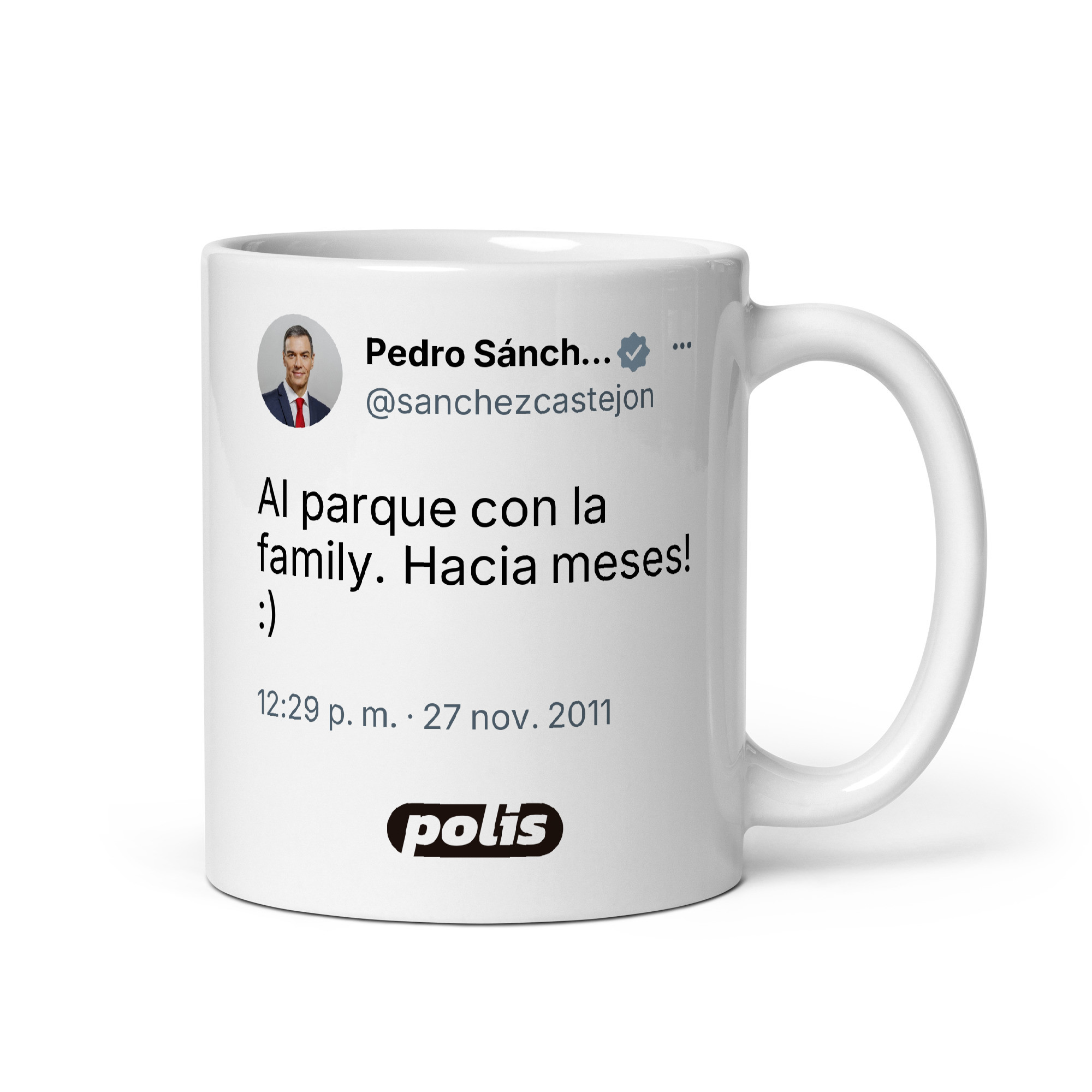 Taza blanca con el tuit de @sanchezcastejon: «Al parque con la family. Hacia meses! :)»
