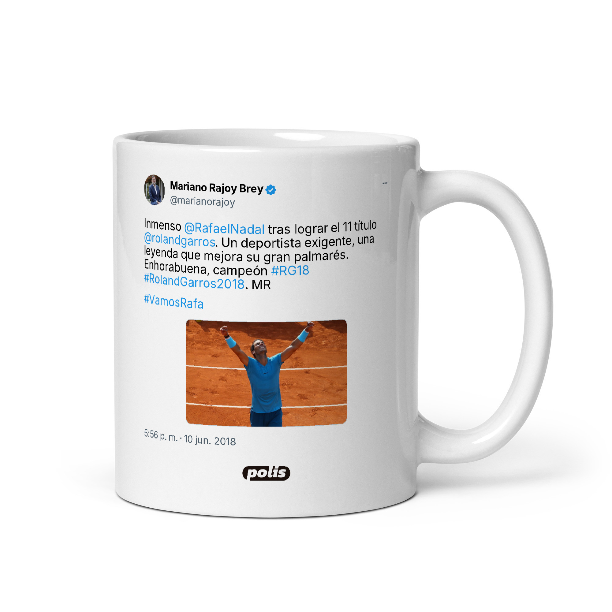 Taza blanca con el tuit de @marianorajoy: «Inmenso @RafaelNadal tras lograr el 11 título @rolandgarros. Un deportista exigente, una leyenda que mejora su gran palmarés. Enhorabuena, campeón #RG18 #RolandGarros2018. MR #VamosRafa»